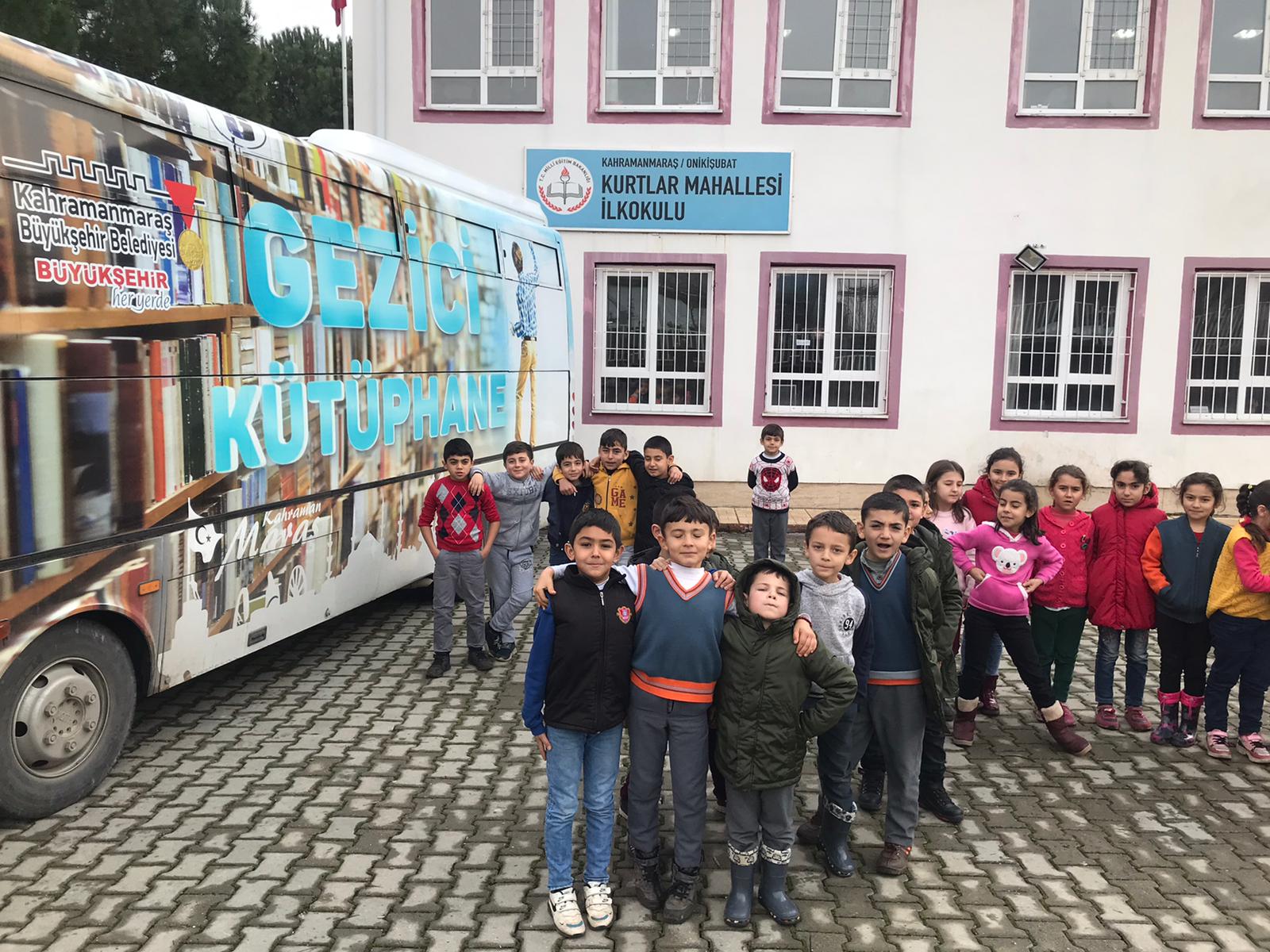 Gezici Halk Kütüphanesi 26 Okula Ulaştı