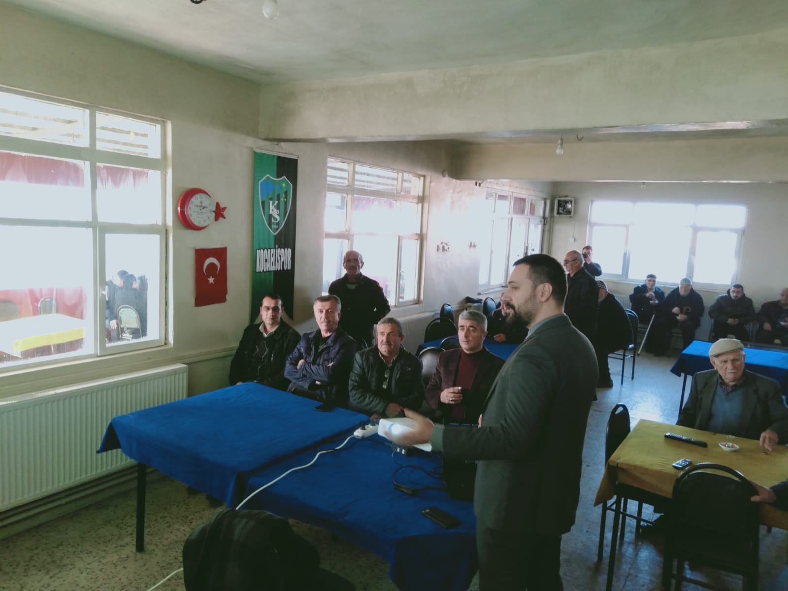 İzmit'te çiftçilere buzağı bakımı anlatıldı