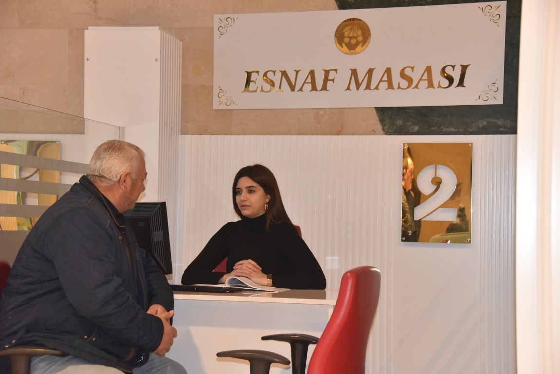 Kemalpaşa Belediyesi'nde 'Esnaf Masası' hizmete girdi