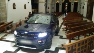 Kiliseye arabayla dalan adam: Şeytandan kaçtım