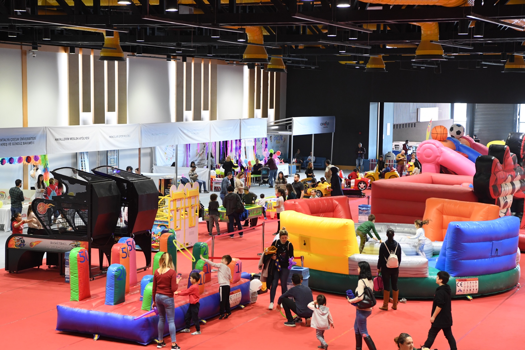 Konyaaltı Belediyesi Çocuk Festivali başladı…