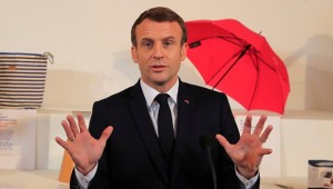 Macron eylemcilerden zor kaçırıldı