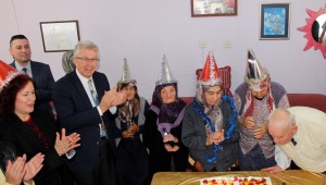 Mutahhar Şerif Başoğlu Huzurevi'nde yeni yıl kutlaması