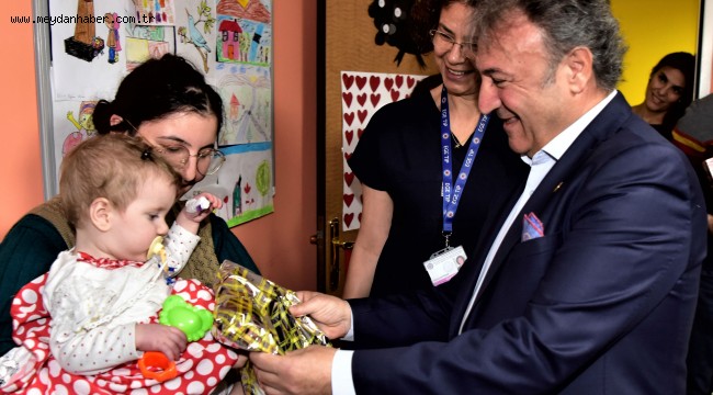 Onkoloji hastası çocukların karne hediyesi Başkan İduğ'dan