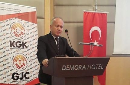 Özen, "Gazeteciler işsizken 10 Ocak iyi dilekten öteye geçemez"