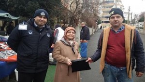 Pazarcı esnafının dürüstlüğü karşılıksız kalmadı