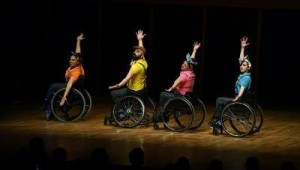 Tekerlekli sandalyede dans büyüledi