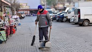 Temizlik personelinden örnek davranış