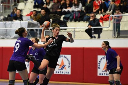 Tur kapısı aralandı