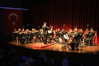 Uşak Belediyesi Oda Orkestrası Klasik Müzik Sevenleri Bir Araya Getirdi