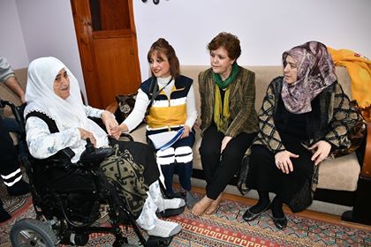 80 Yaşındaki Halise Teyzenin 20 Yıllık Hayalini Gerçekleştirdiler