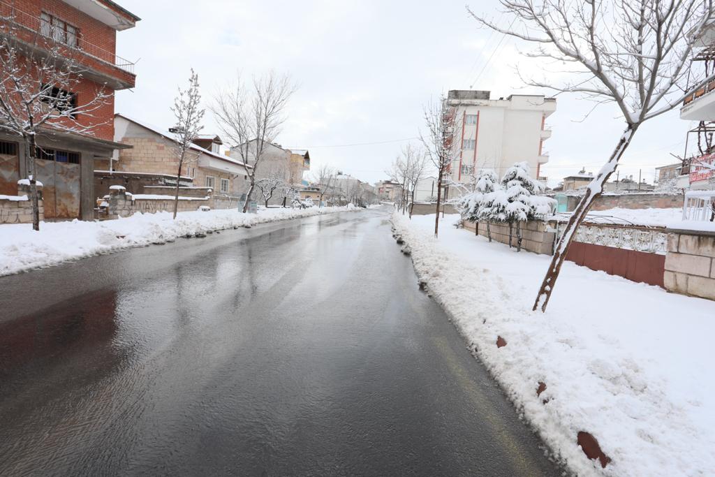 BELEDİYE BAŞKANI RASİM ARI KARLA MÜCADELE ÇALIŞMALARINI DENETLEDİ