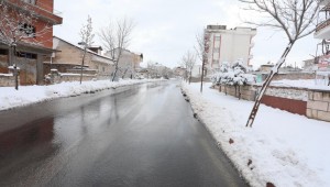 BELEDİYE BAŞKANI RASİM ARI KARLA MÜCADELE ÇALIŞMALARINI DENETLEDİ