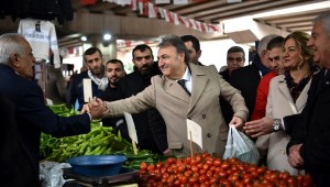  Bornova'da "Pazar Ekonomisi"