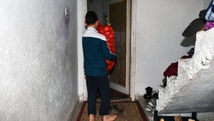 BÜYÜKŞEHİR BELEDİYESİ İHTİYAÇ SAHİBİ AİLELERE YERLİ ÜRETİCİDEN ALDIĞI SOĞANLARI DAĞITIYOR