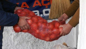 BÜYÜKŞEHİR'DEN SOSYAL YARDIM ALAN AİLELERE GIDA DESTEĞİ  