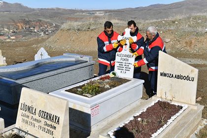 BÜYÜKŞEHİR GAYRİMÜSLİM MEZARLARINI ONARIYOR