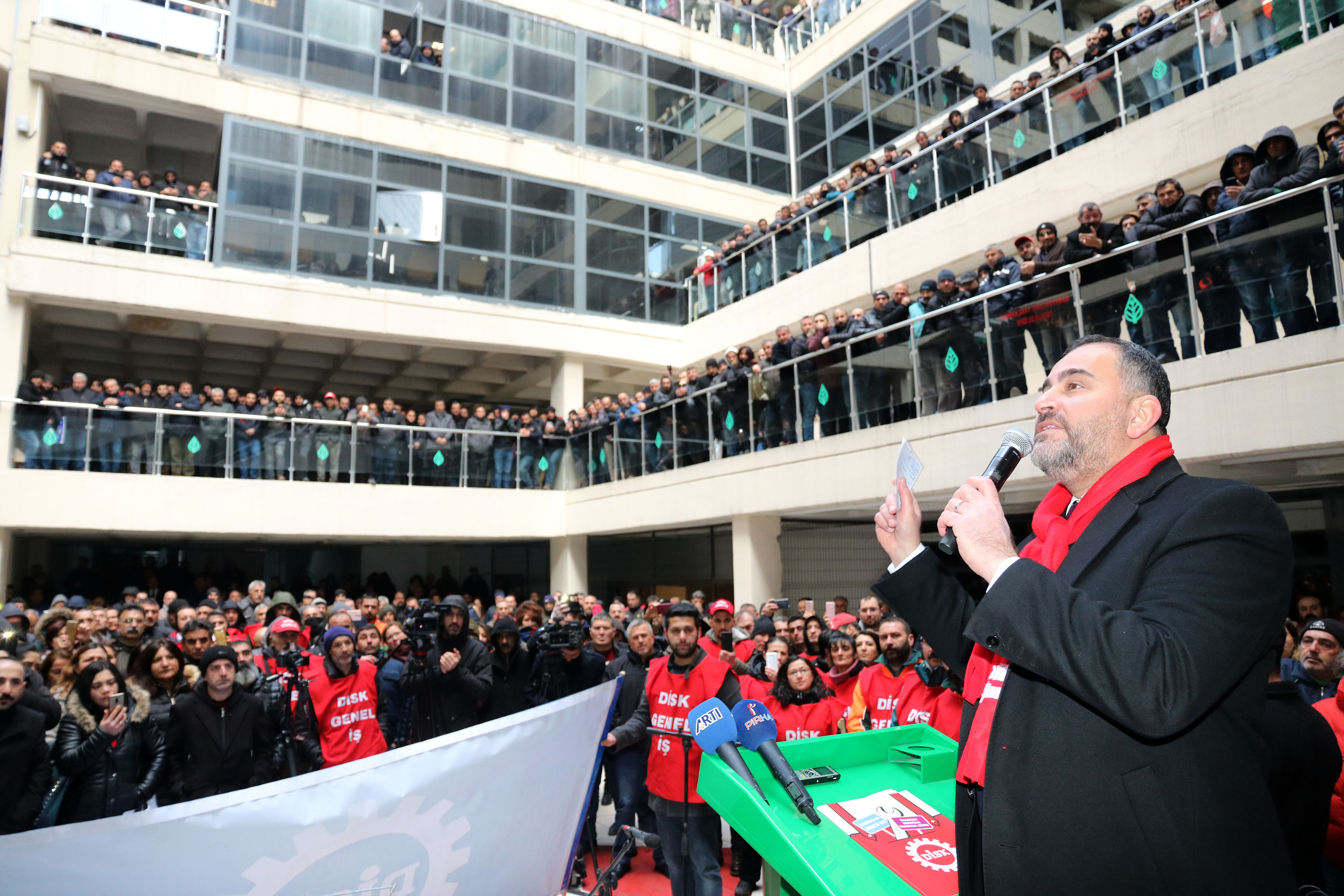 Çankaya Belediye Başkanı Alper Taşdelen çalışma arkadaşlarıyla buluştu…  