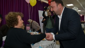 Çiğli'de Yaşayan Çiftlere Bir yastıkta 40 Yıl Jesti