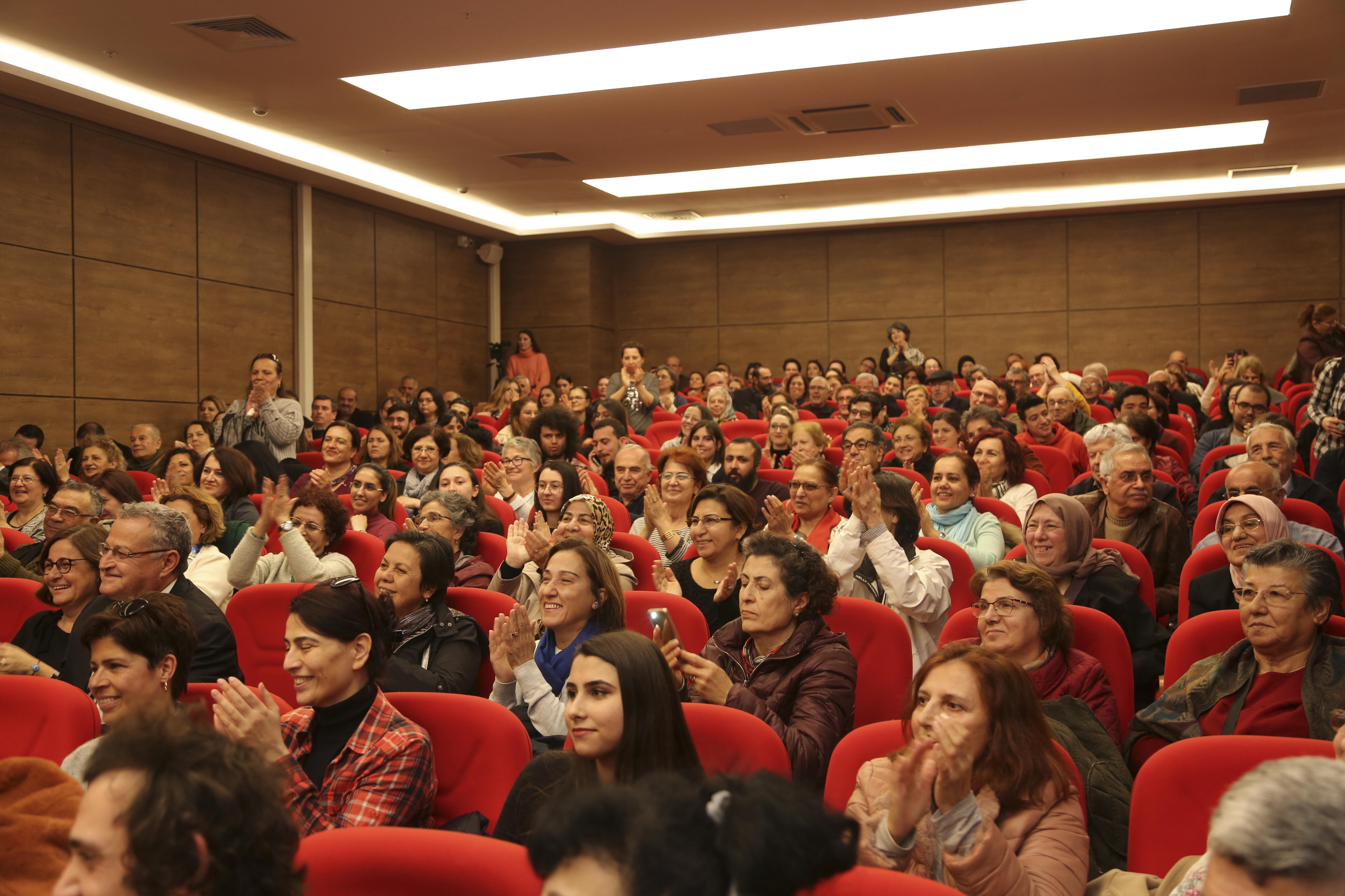 EFELER'DEN NEVRA SEREZLİ'YE BÜYÜK İLGİ