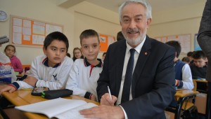 Eğitim Sevdalısı Başkan, Minik Utku'nun dileğini gerçekleştirdi