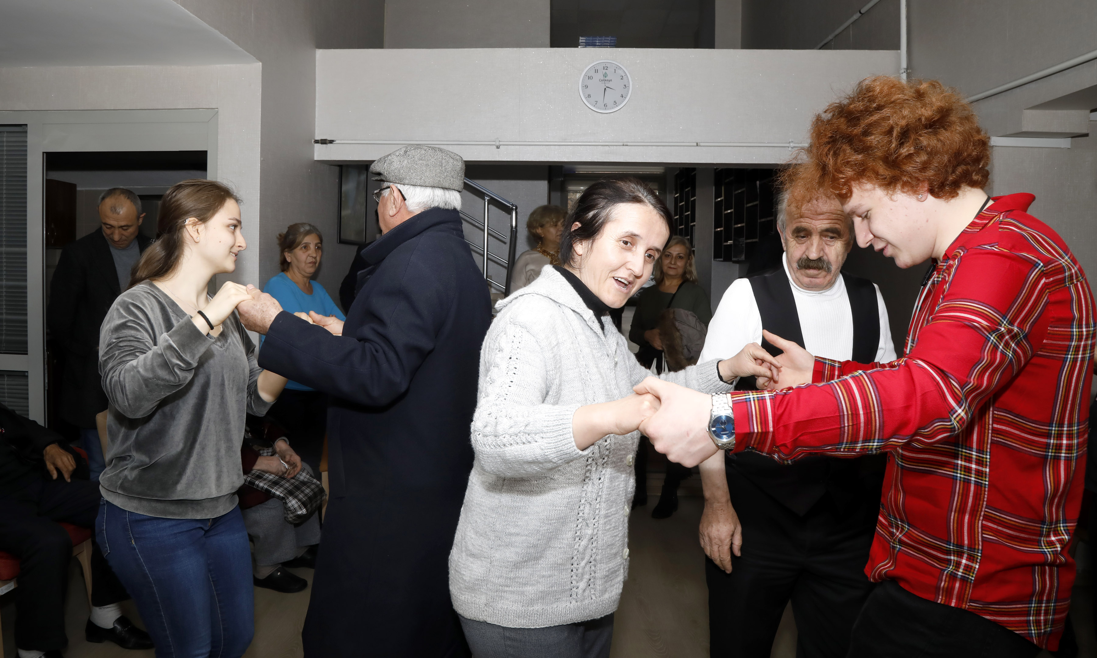 "EL ELE SİL BAŞTAN"