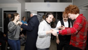 "EL ELE SİL BAŞTAN"