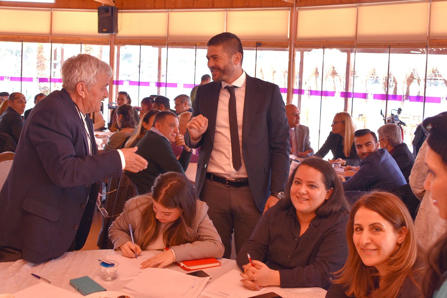 FOÇA'DA, DEZAVANTAJLI BİREYLERE YÖNELİK HİZMET ÇALIŞTAYI