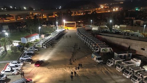 Gün ağarmadan mesaiye başlayan  işçilerin yanındaydı