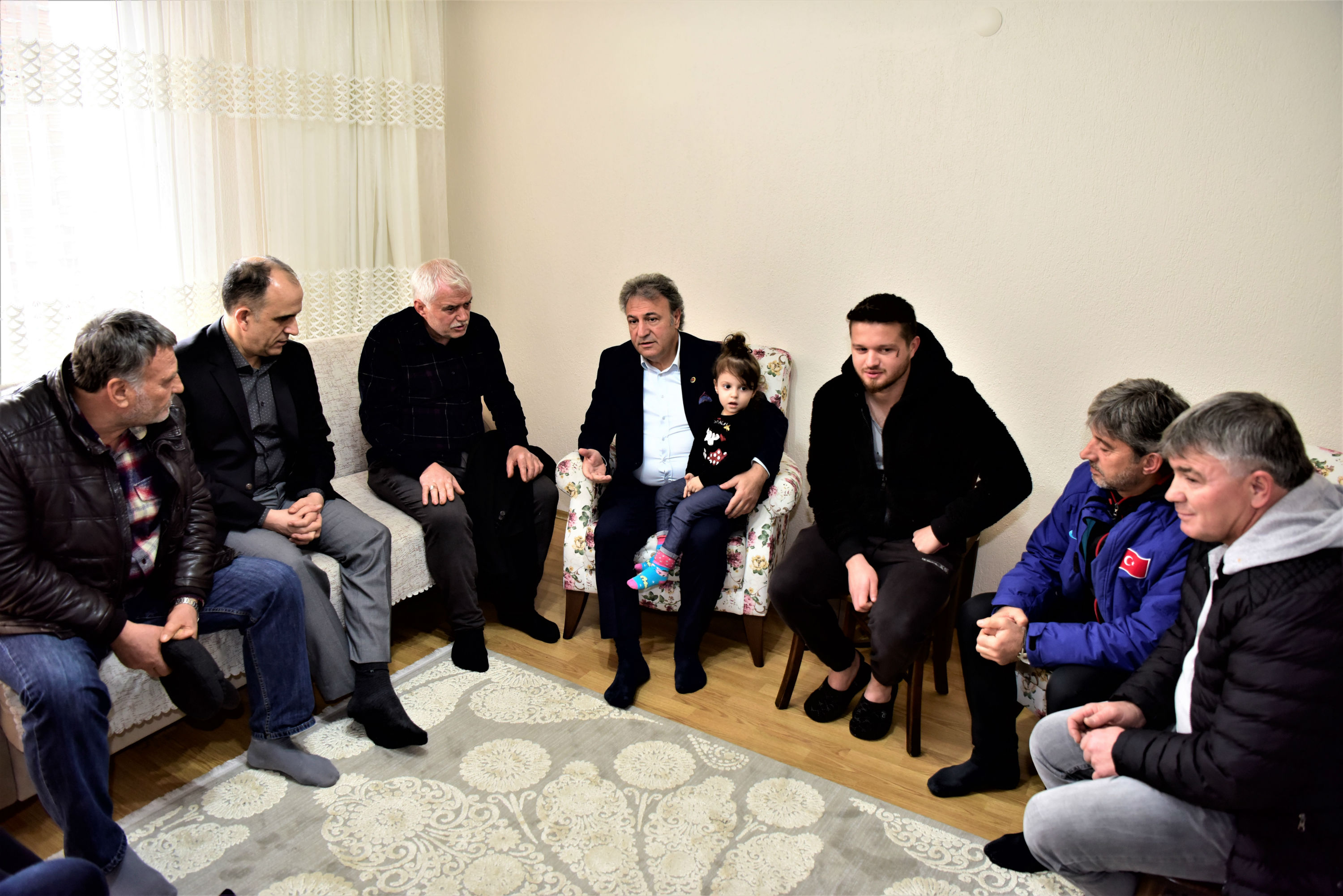 İduğ'dan genç futbolcuya  geçmiş olsun ziyareti