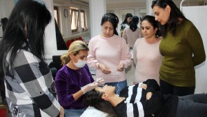 KALICI MAKYAJ KURSU MESLEK SAHİBİ YAPTI