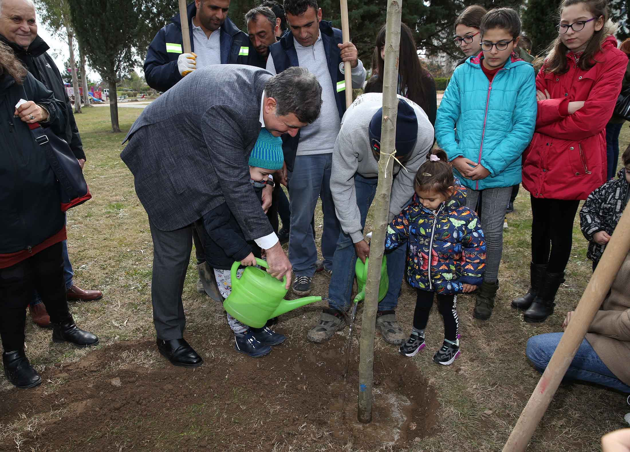 Karşıyaka'da fidan dikim şenliği!