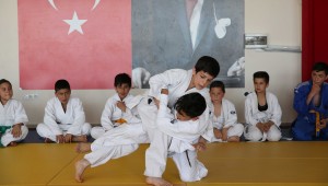 Karşıyaka'da geleceğin judocuları yetişiyor 