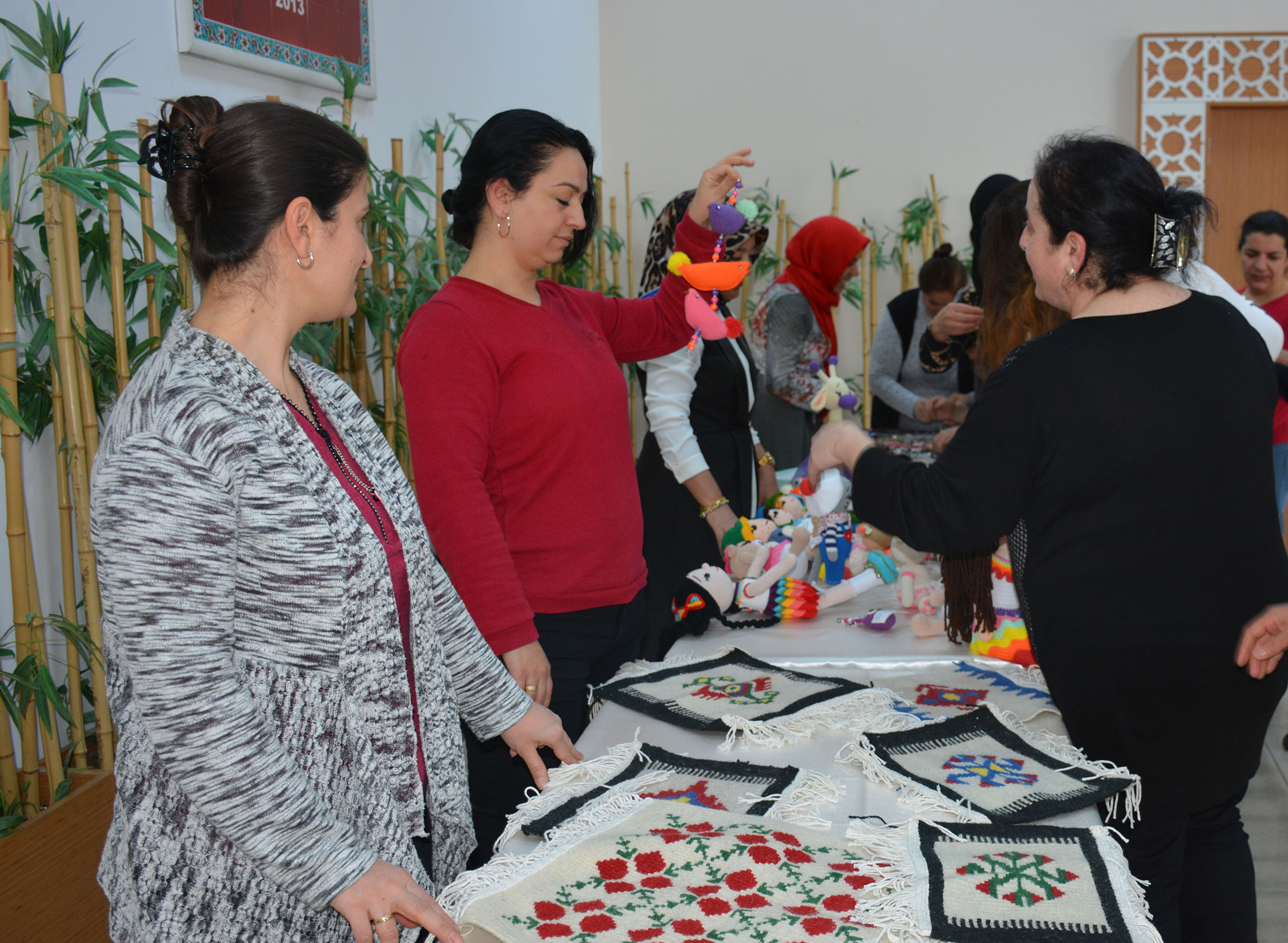 KEÇİÖREN'DE EL EMEĞİ ÜRÜNLER GELİRE DÖNÜŞÜYOR