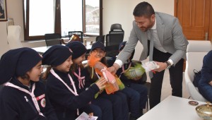 KÜÇÜK İZCİLER, BAŞKAN FATİH GÜRBÜZ'Ü ZİYARET ETTİ