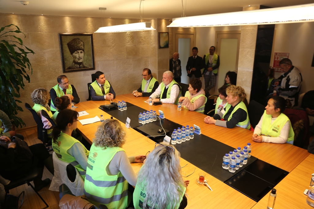 MAHALLE GÖNÜLLÜLERİNİN KİMLİK KARTLARI BAŞKAN ARAS'TAN