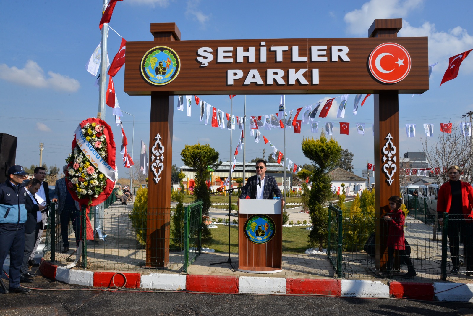 Menemen şehitlerini unutmadı