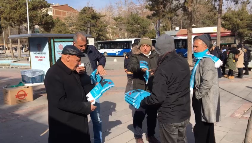 Sarıçam Belediyesi depremzedelerin gönlünde taht kurdu. 