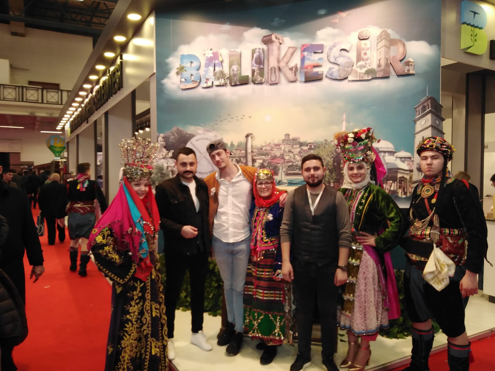 Sındırgı'nın Uçan Halısı Emitt'te Sergilendi, Tanıtılan Değil Aranan İlçe Oldu