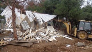 Tarım Arazisindeki Kaçak Barakalar Yıkıldı