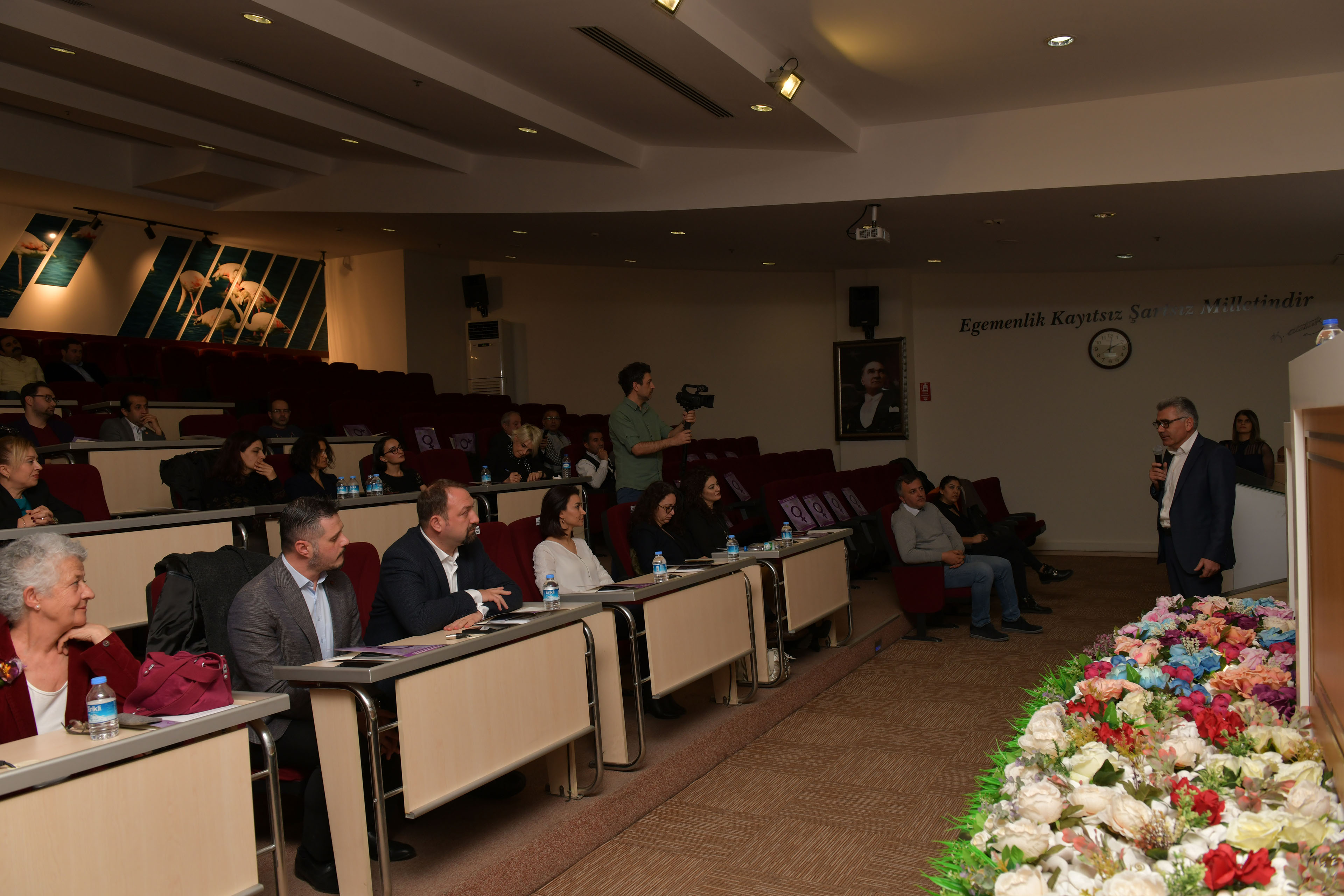 Yöneticiler, kadınlar için bir araya geldi