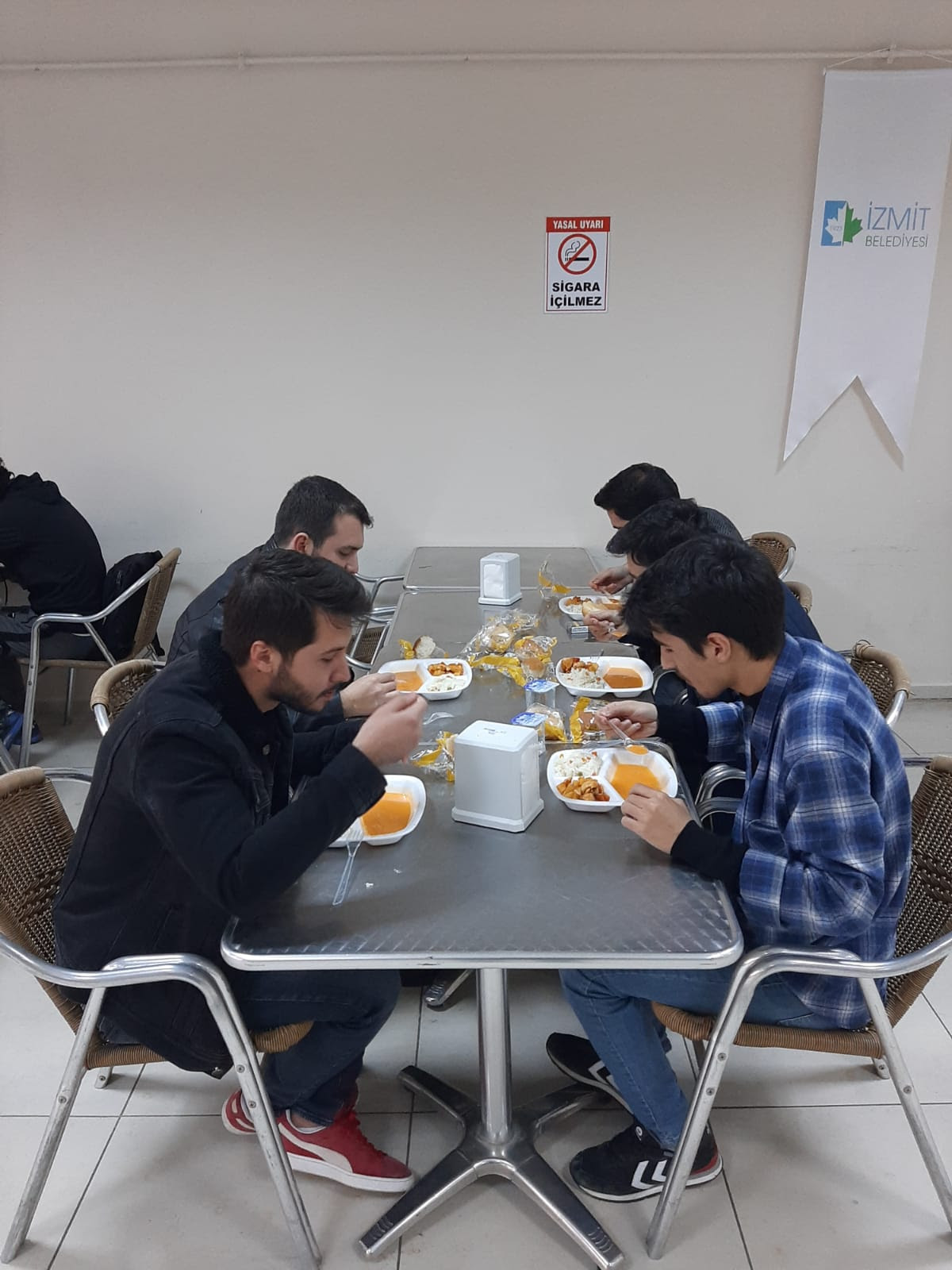  'Anne eli' öğrencilerle tekrar buluştu