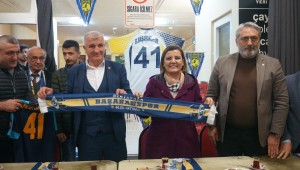  Başaranspor şampiyonluğu Başkan Hürriyet'le kutladı