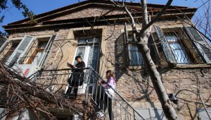 Bayraklı'nın tarihi evleri arşivleniyor