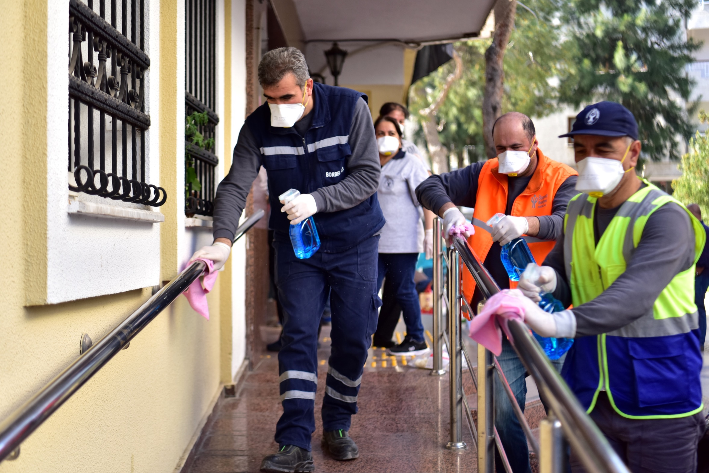 Bornova'da Corona Virüse karşı  temizlik seferberliği