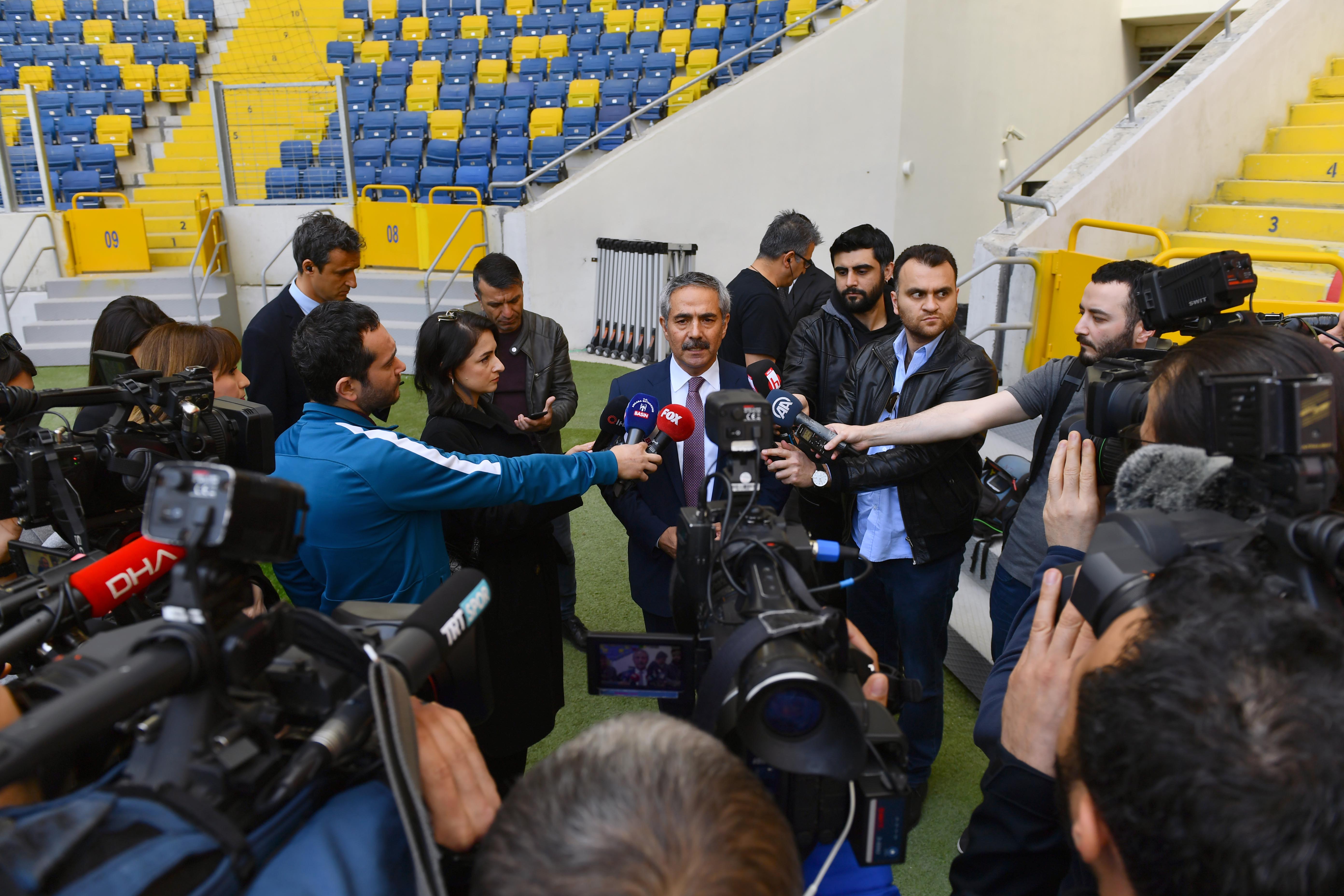   BÜYÜKŞEHİR BELEDİYESİ STADYUMLARDA DA HİJYEN ÇALIŞMASI YÜRÜTÜYOR  