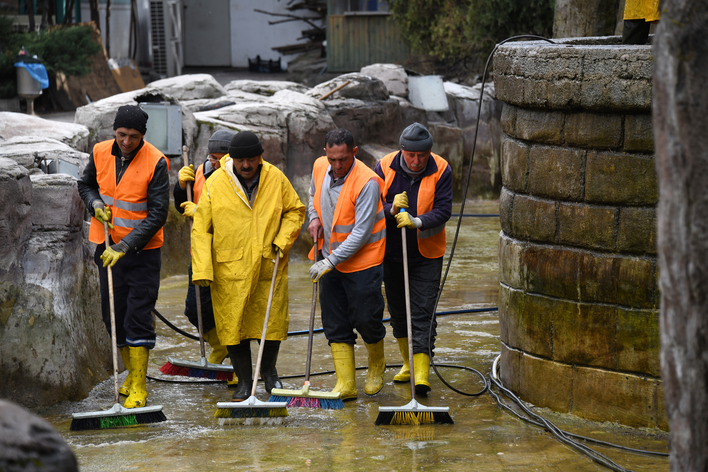 BÜYÜKŞEHİR'DEN HAVUZLARDA BAHAR SEZONU TEMİZLİĞİ