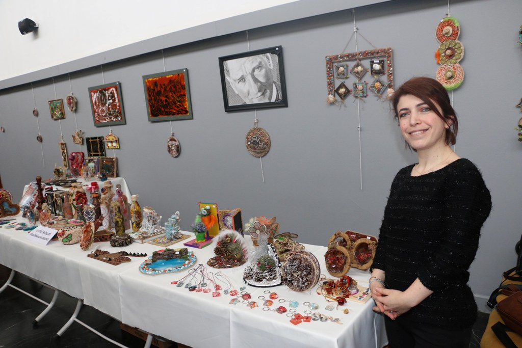 Ferda Şener El Sanatları Sergisi, Hasan Ali Yücel Kültür Merkezi'nde Açıldı