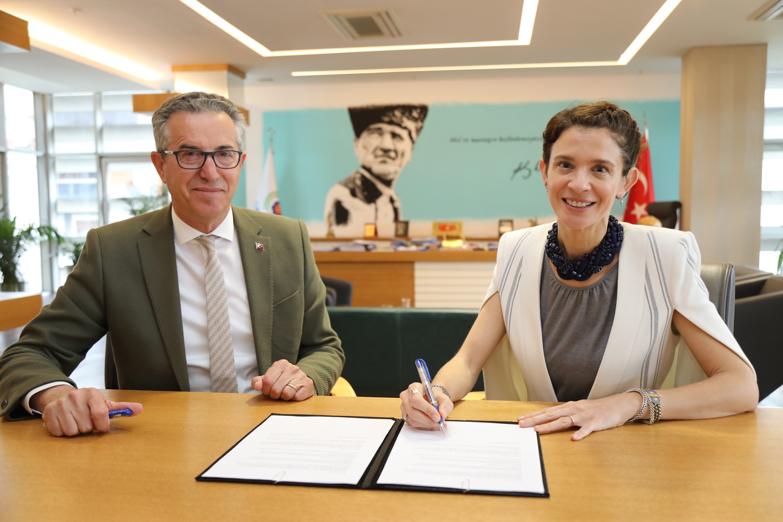 Gençlerin geleceğine atılan imza