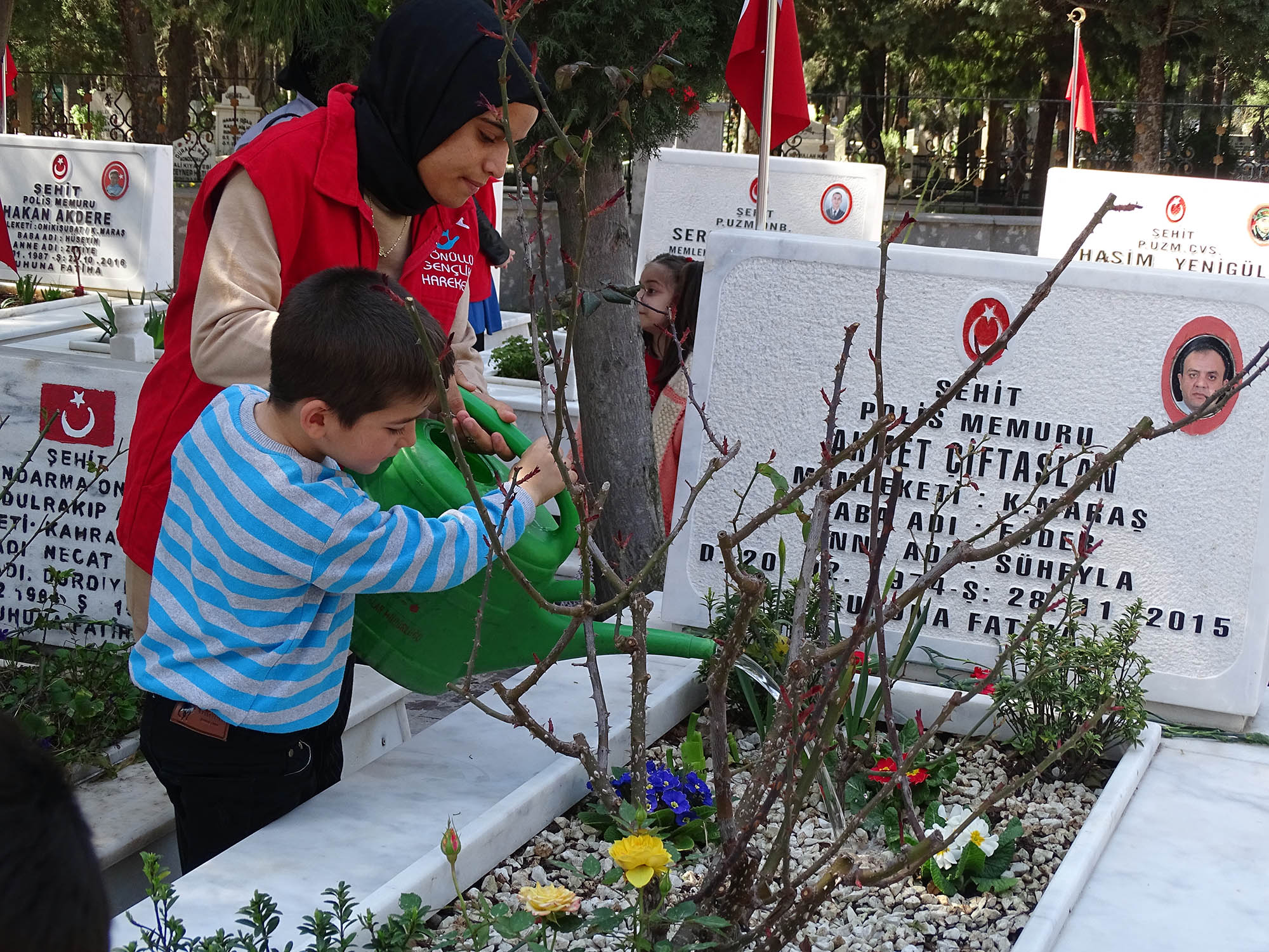 Gönüllü Gençlik Yetimlerle El Ele